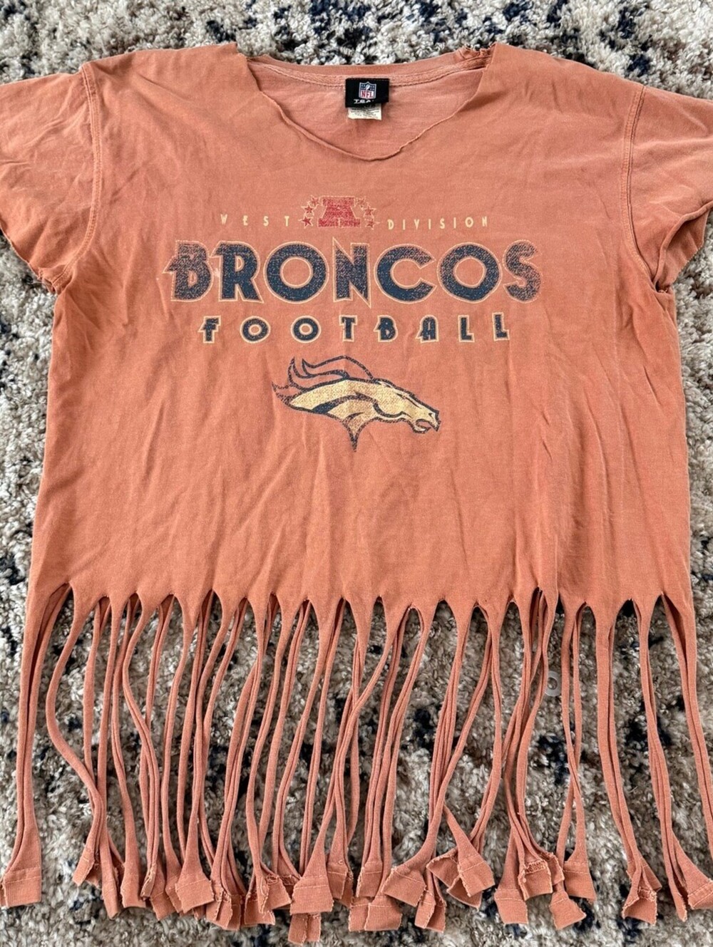 NFL Denver Broncos Fringe Hem Cutoff T-Shirt Size M West Division Football Tee